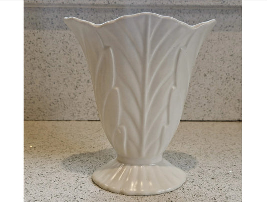 Art Deco Style fan vase, Beswick, Fan vase, scalloped edge, White, Cream, Art Deco, Mid Century, Stylish, 9 Inch, Made in England
