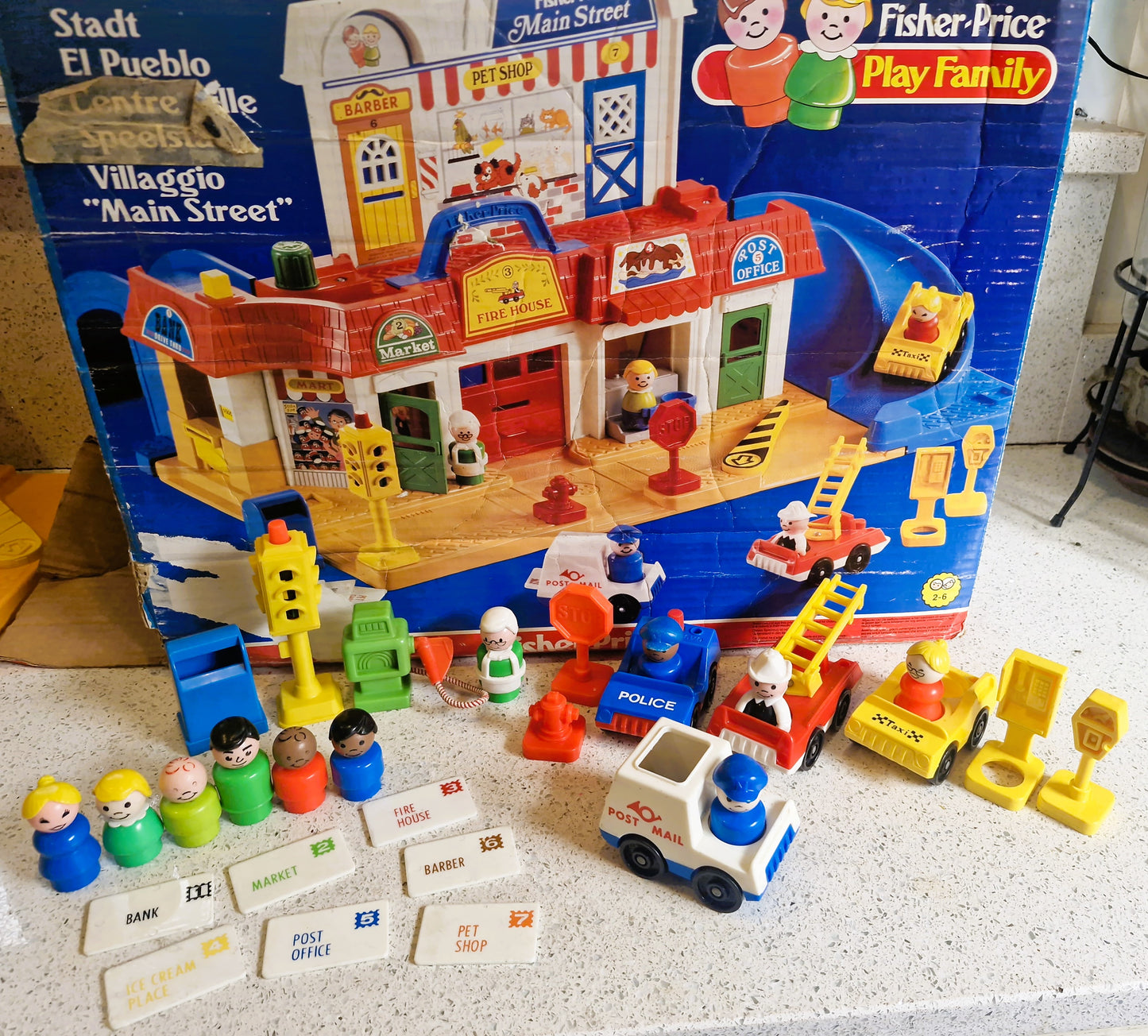 Boxed complete Fisher Price Play Family Main street 