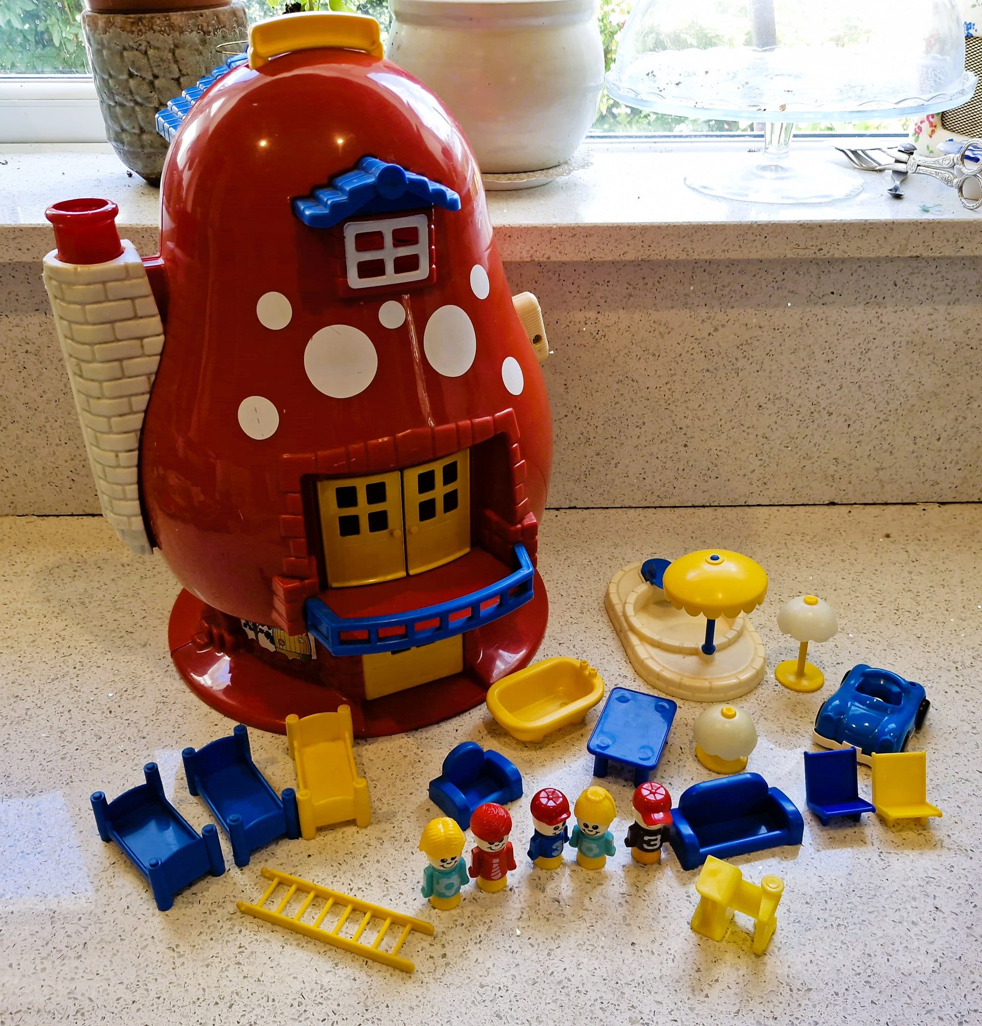 Mushroom House made by Matchbox live N Learn 