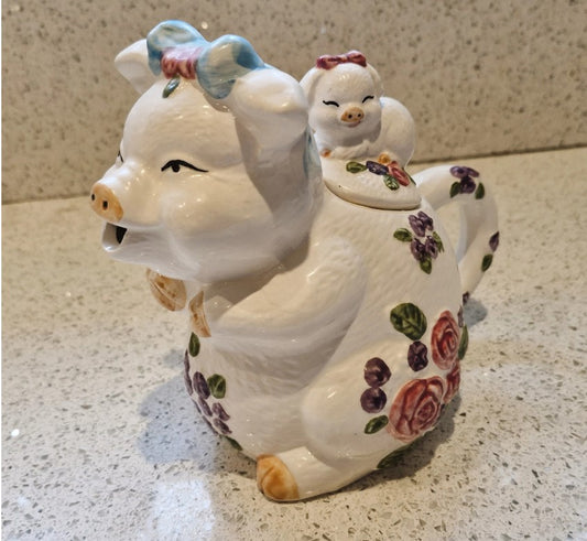 Pig Shaped Teapot, Quirky, 80s, Piglet, Vintage, Teapot, Kitsch, Cutesy, Piggy, very Good Condition, 6 Inches