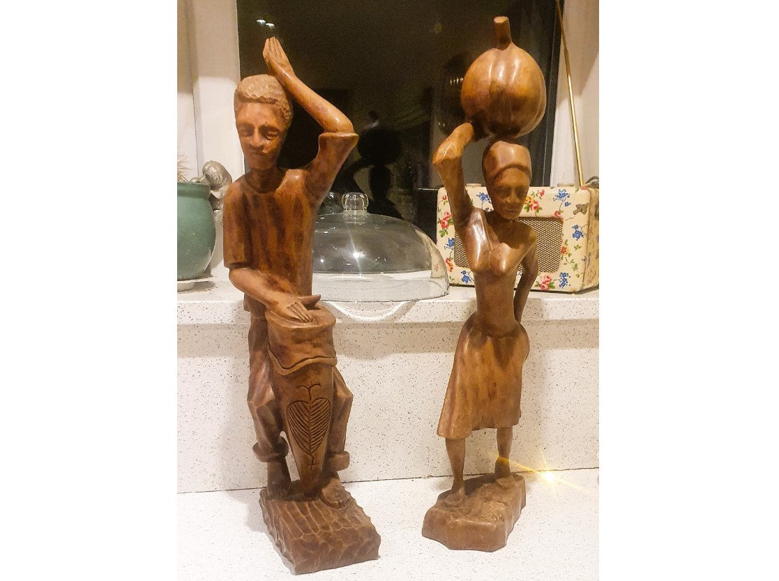 Handgeschnitzte afrikanische Holzskulpturen, handgeschnitzt, handgefertigt, Mann und Frau, tanzend, 23 Zoll hoch. Vintage, gebraucht