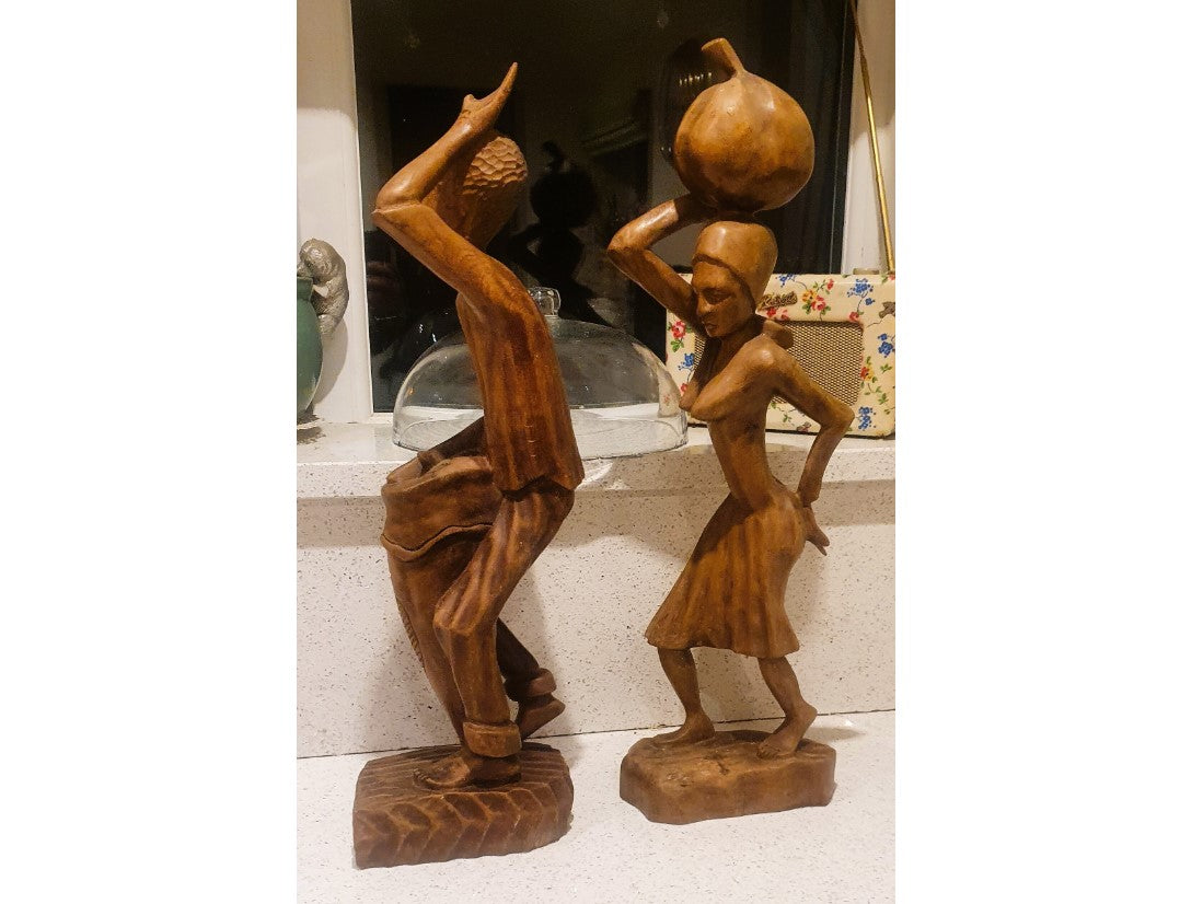 Handgeschnitzte afrikanische Holzskulpturen, handgeschnitzt, handgefertigt, Mann und Frau, tanzend, 23 Zoll hoch. Vintage, gebraucht