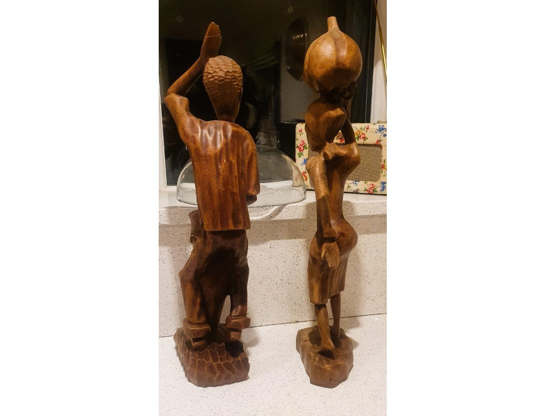 Handgeschnitzte afrikanische Holzskulpturen, handgeschnitzt, handgefertigt, Mann und Frau, tanzend, 23 Zoll hoch. Vintage, gebraucht