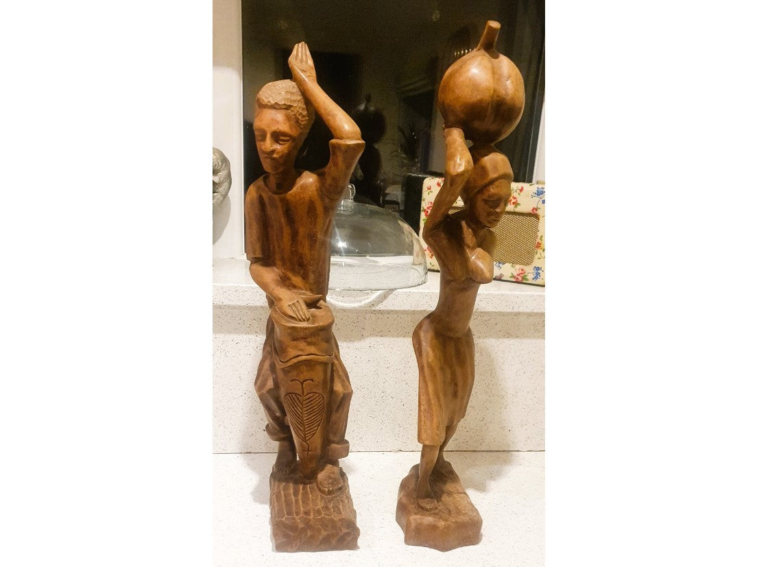 Handgeschnitzte afrikanische Holzskulpturen, handgeschnitzt, handgefertigt, Mann und Frau, tanzend, 23 Zoll hoch. Vintage, gebraucht