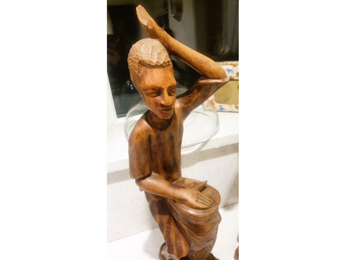 Handgeschnitzte afrikanische Holzskulpturen, handgeschnitzt, handgefertigt, Mann und Frau, tanzend, 23 Zoll hoch. Vintage, gebraucht