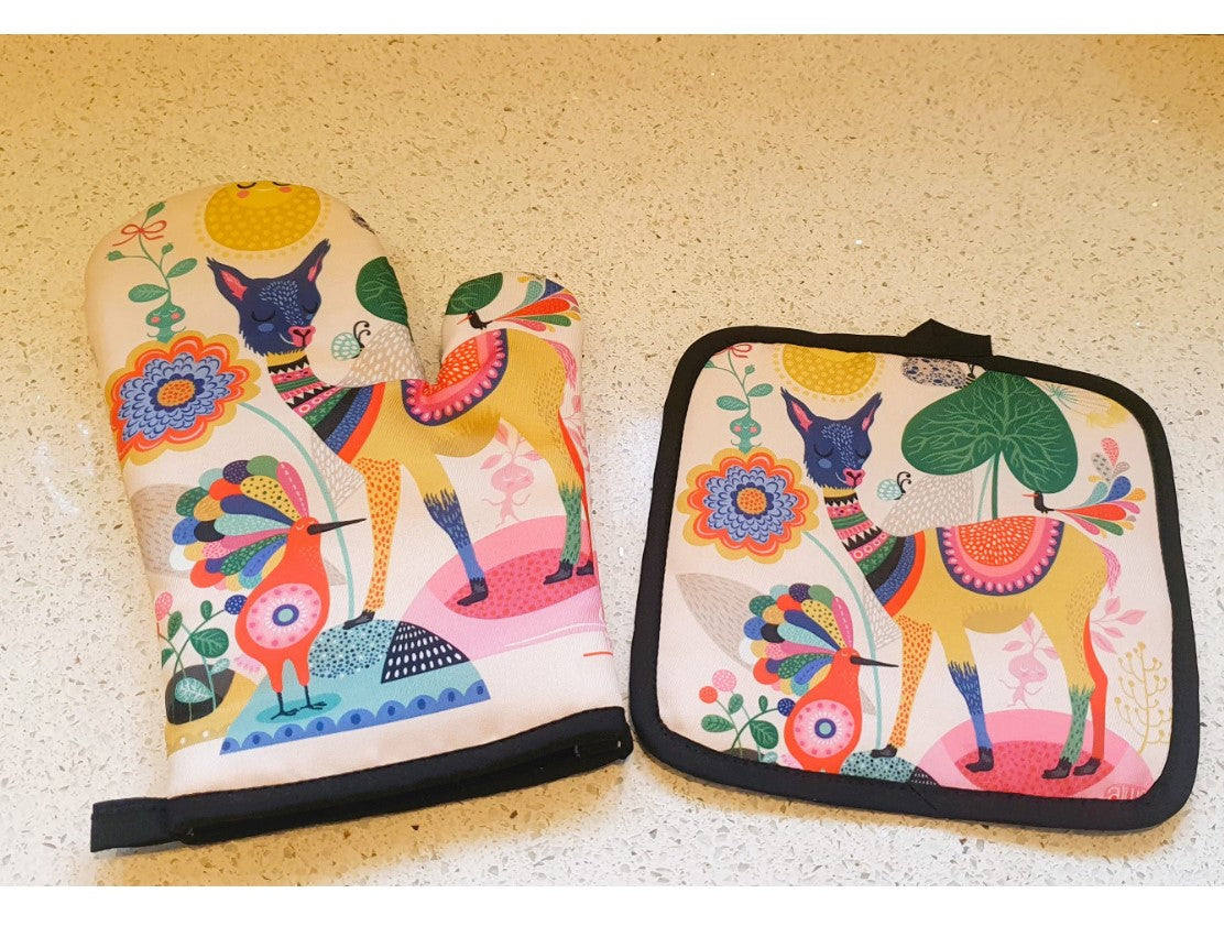 Kitsch, Quirky, 60s Style, Retro Vintage,, Deer Oven Glove, Oven Mitt, Set,