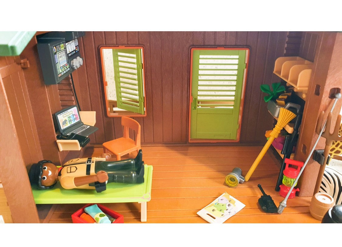 Playmobil OAMBATI Station, Playmobil Safari, Complete Original Set, Plus extra Food