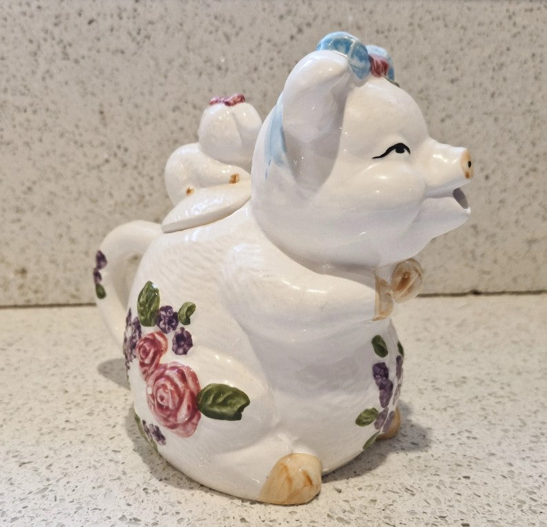 Pig Shaped Teapot, Quirky, 80s, Piglet, Vintage, Teapot, Kitsch, Cutesy, Piggy, very Good Condition, 6 Inches