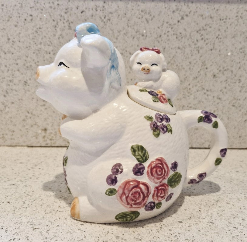 Pig Shaped Teapot, Quirky, 80s, Piglet, Vintage, Teapot, Kitsch, Cutesy, Piggy, very Good Condition, 6 Inches