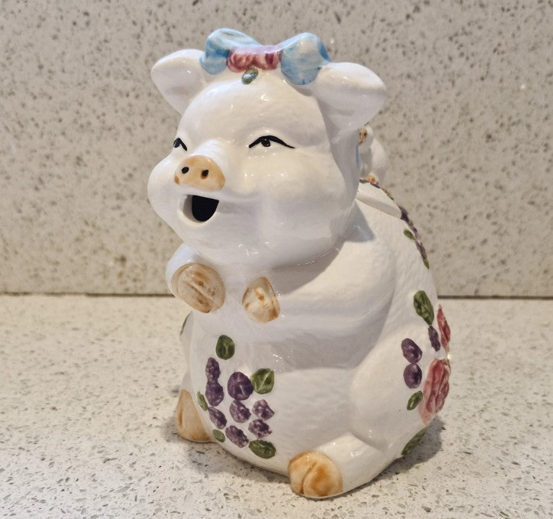 Pig Shaped Teapot, Quirky, 80s, Piglet, Vintage, Teapot, Kitsch, Cutesy, Piggy, very Good Condition, 6 Inches
