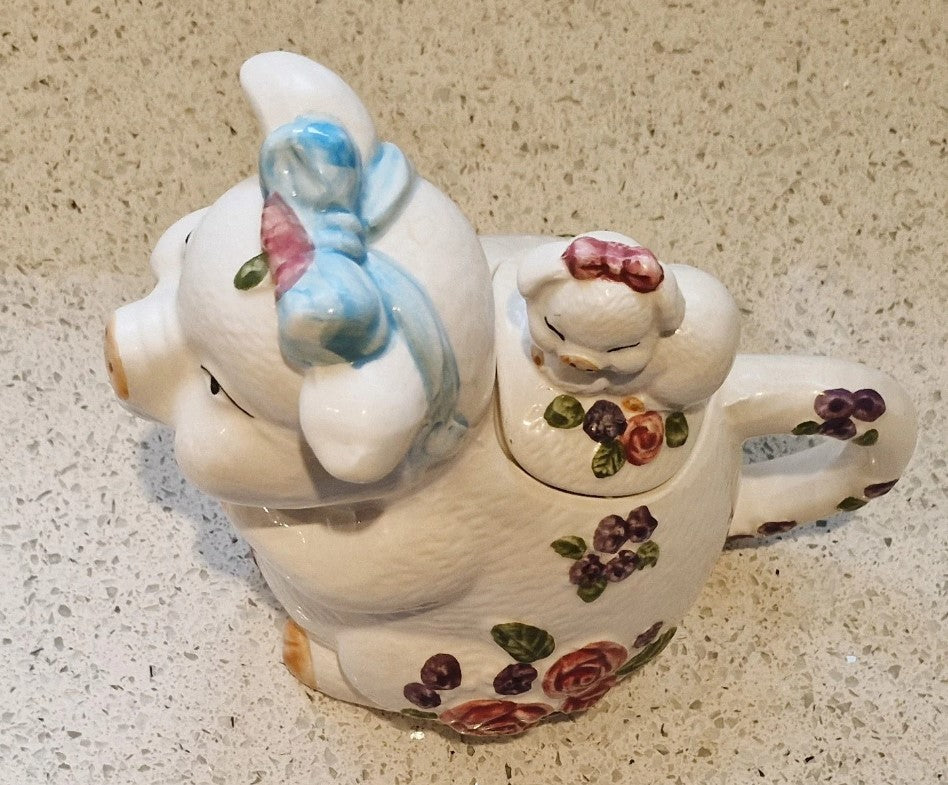 Pig Shaped Teapot, Quirky, 80s, Piglet, Vintage, Teapot, Kitsch, Cutesy, Piggy, very Good Condition, 6 Inches