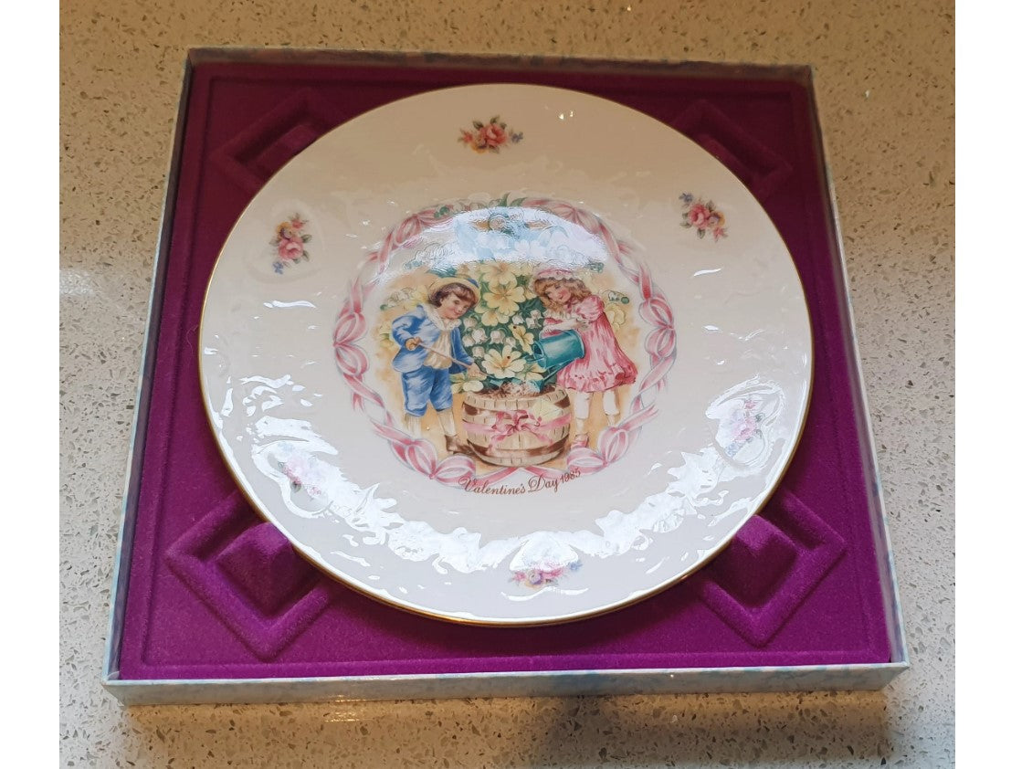 Royal Doulton Valentine's Day Plates, Boxed, 1985, 21cm, Decorative plate , Bone China , Made in England, Boxed