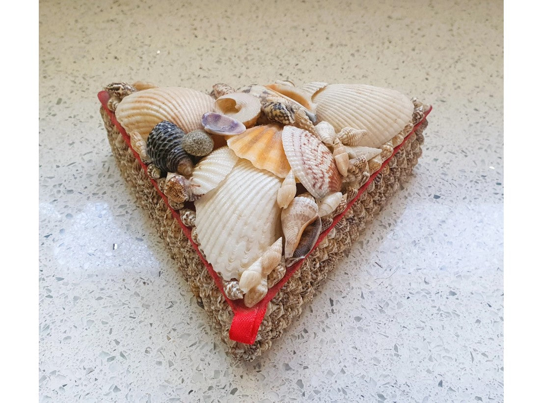 Shell Covered Jewellery Box, Vintage Sea Shell Box, Shell Trinket Box, Sea Shells, Triangle shaped 