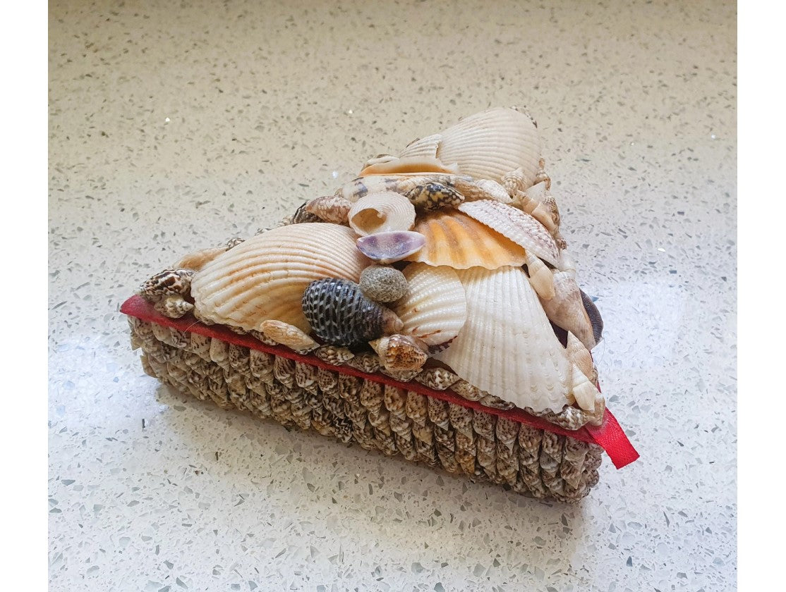 Shell Covered Jewellery Box, Vintage Sea Shell Box, Shell Trinket Box, Sea Shells, Triangle shaped 