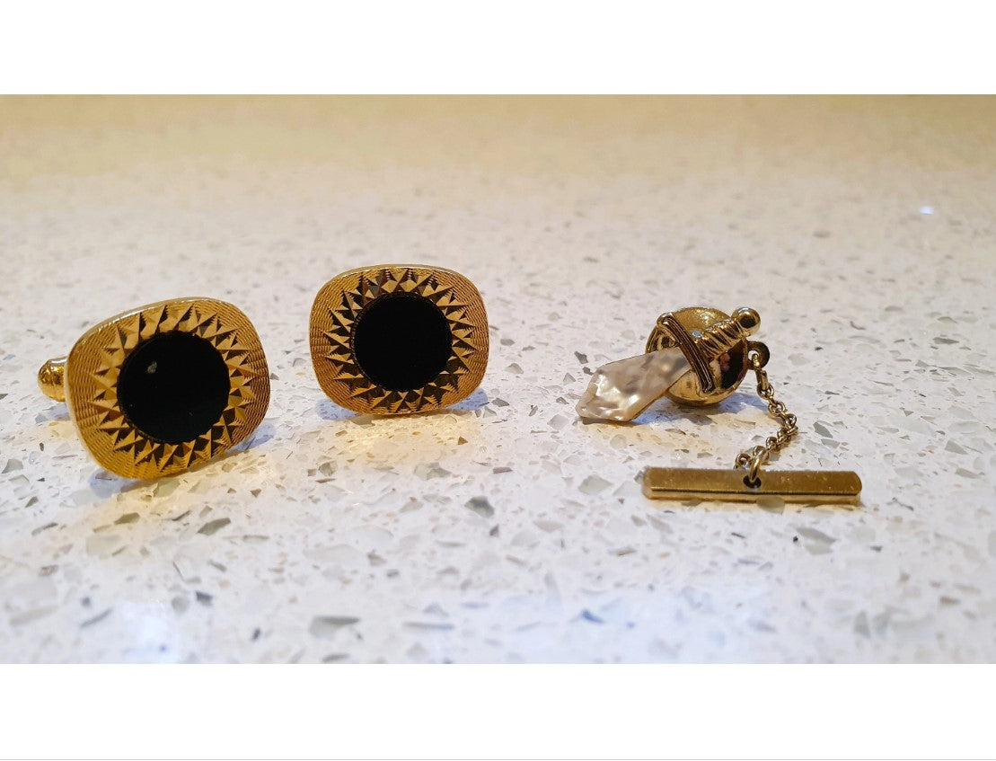 Vintage CUFFLINKS, SOPHOS, Vintage, Gold Tone, Onyx Cufflinks, Mother Of Pearl Tie Pin